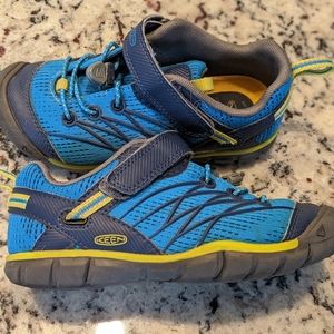Keen Hiking sneaker kids size 13